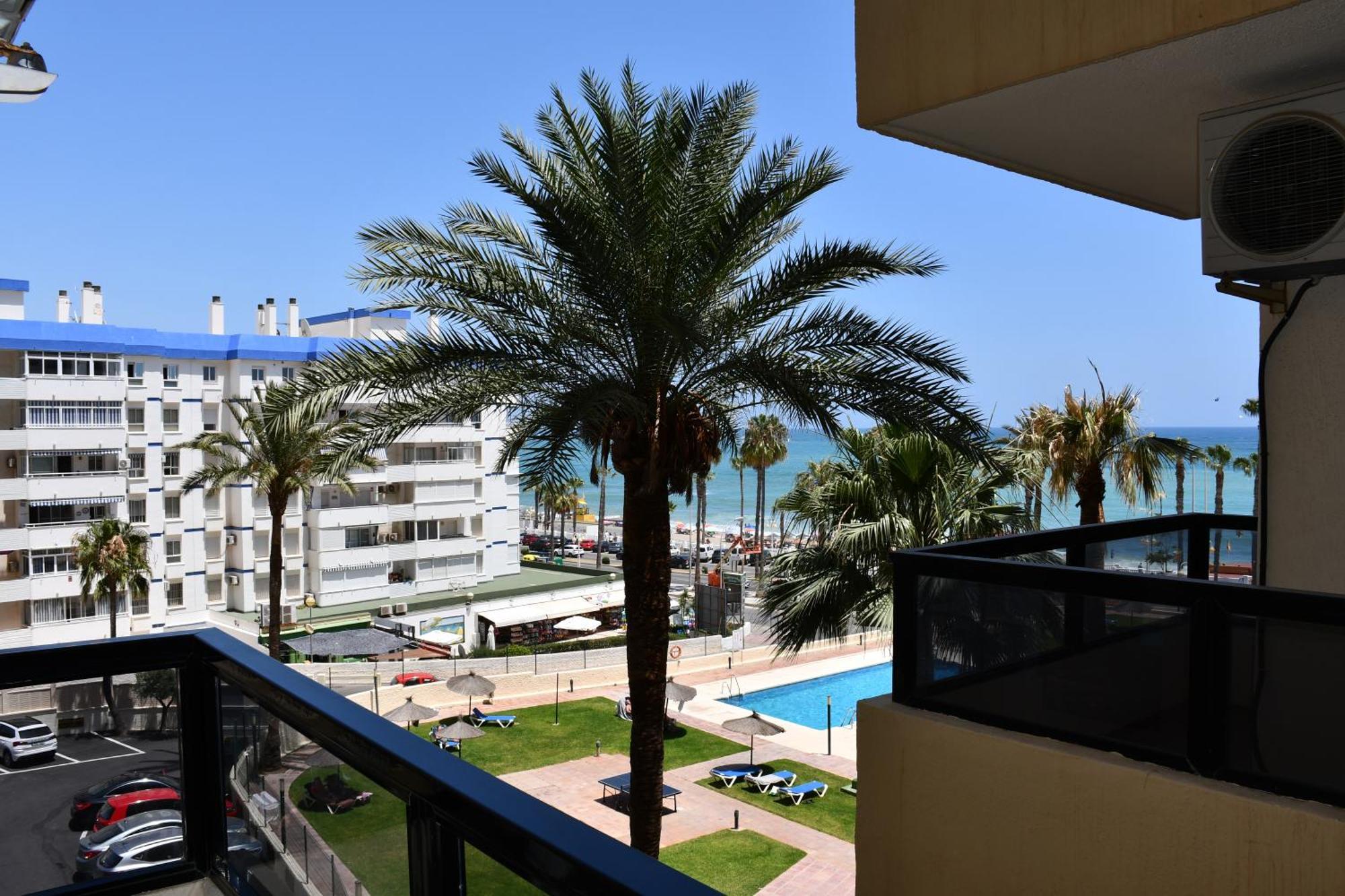 בנאלמדנה Apartamento Turistico Aloha Playa מראה חיצוני תמונה